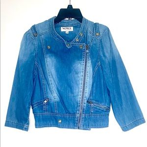 XOXO Light wash denim jacket!